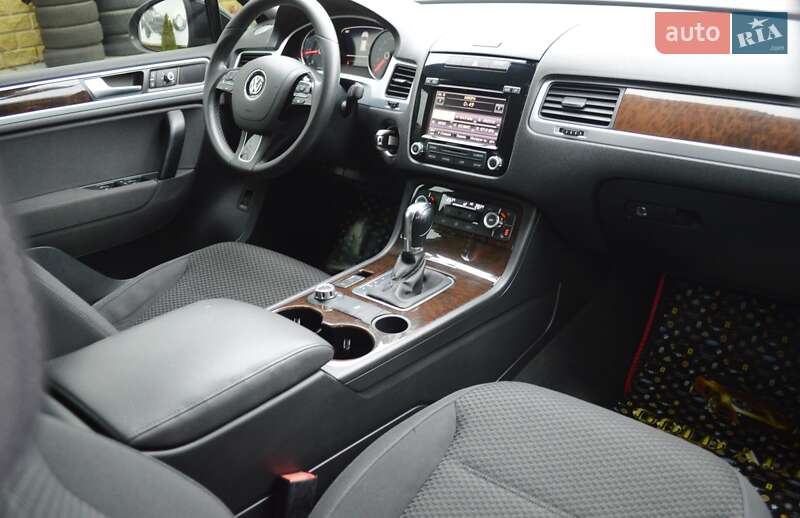 Позашляховик / Кросовер Volkswagen Touareg 2013 в Одесі