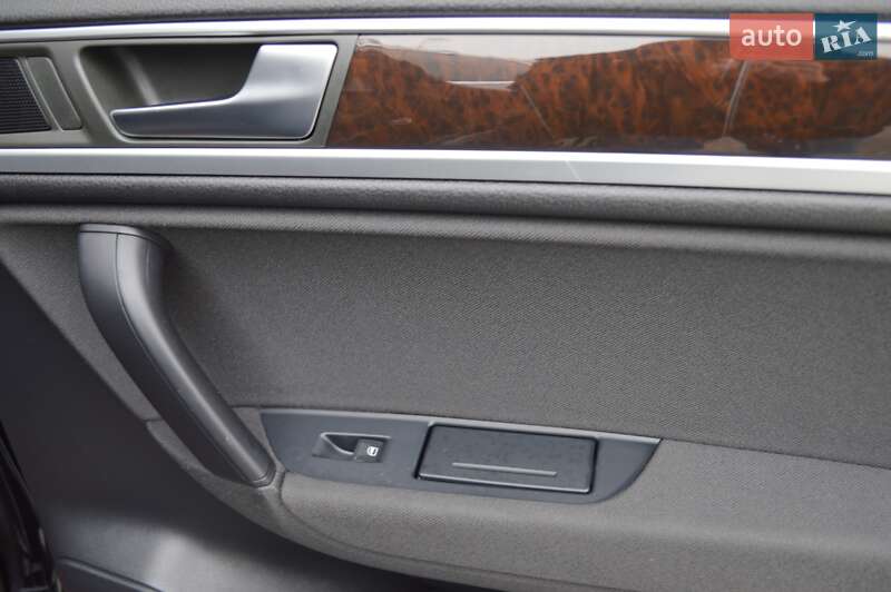 Позашляховик / Кросовер Volkswagen Touareg 2013 в Одесі