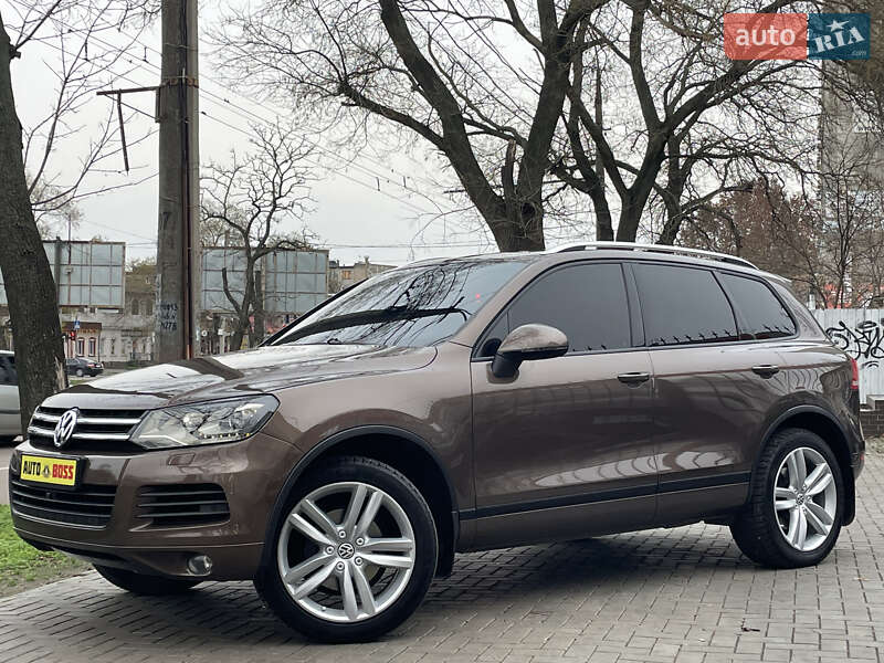 Внедорожник / Кроссовер Volkswagen Touareg 2014 в Николаеве