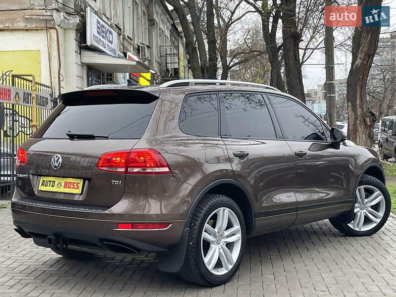 Внедорожник / Кроссовер Volkswagen Touareg 2014 в Николаеве