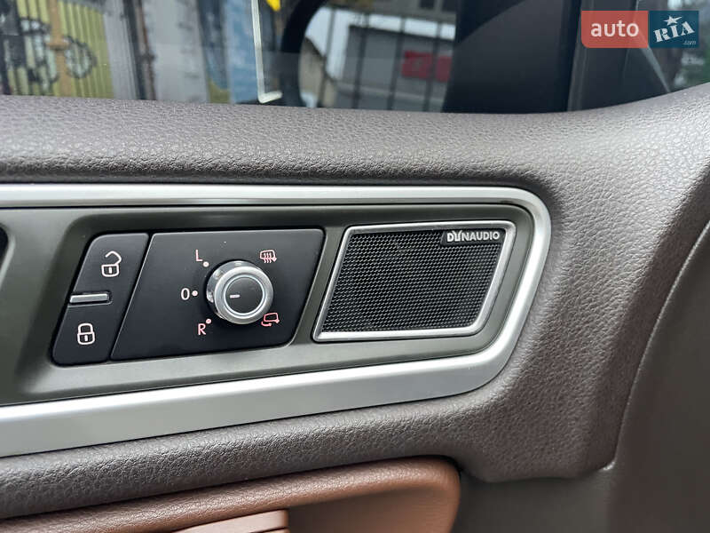 Внедорожник / Кроссовер Volkswagen Touareg 2014 в Николаеве