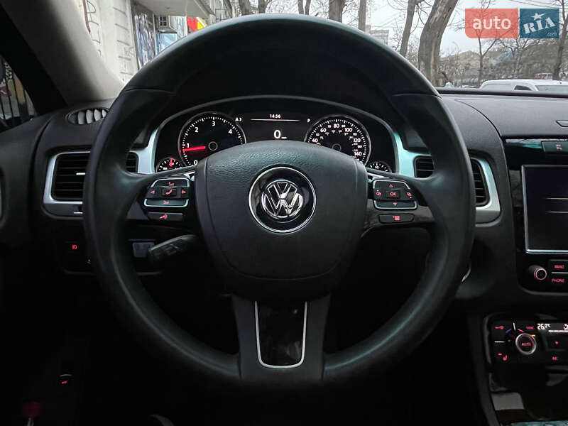 Внедорожник / Кроссовер Volkswagen Touareg 2014 в Николаеве