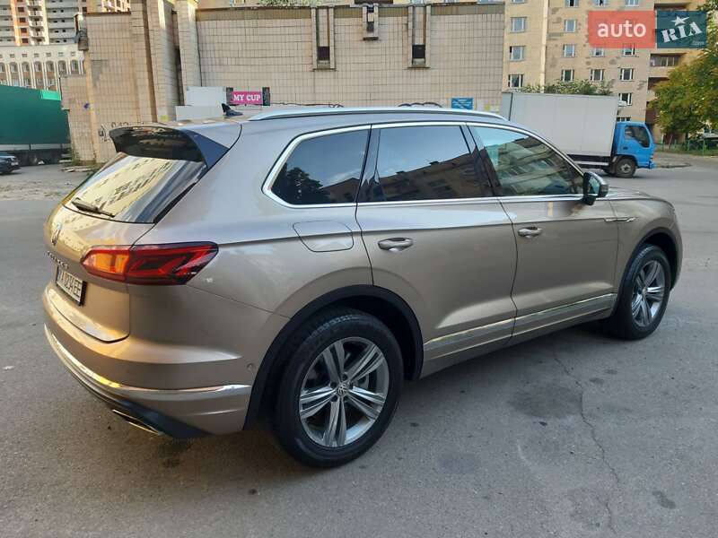 Внедорожник / Кроссовер Volkswagen Touareg 2018 в Киеве
