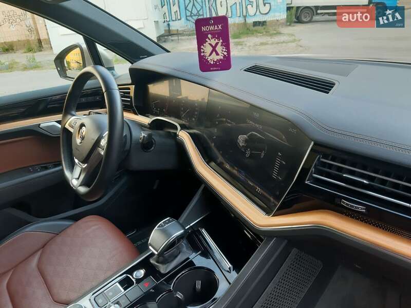 Внедорожник / Кроссовер Volkswagen Touareg 2018 в Киеве