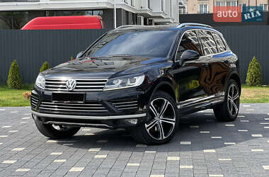 Внедорожник / Кроссовер Volkswagen Touareg 2015 в Ужгороде