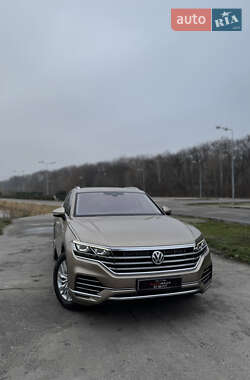 Внедорожник / Кроссовер Volkswagen Touareg 2018 в Днепре