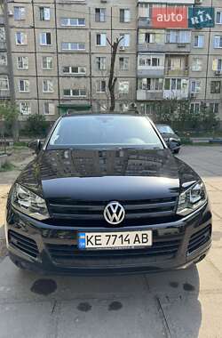 Внедорожник / Кроссовер Volkswagen Touareg 2013 в Днепре