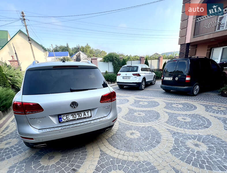 Внедорожник / Кроссовер Volkswagen Touareg 2012 в Хотине