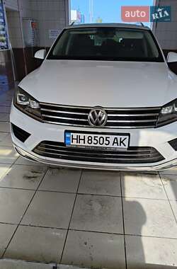 Позашляховик / Кросовер Volkswagen Touareg 2016 в Кілії