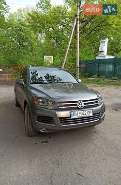 Позашляховик / Кросовер Volkswagen Touareg 2012 в Києві