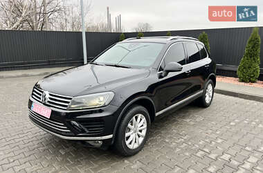 Внедорожник / Кроссовер Volkswagen Touareg 2015 в Днепре