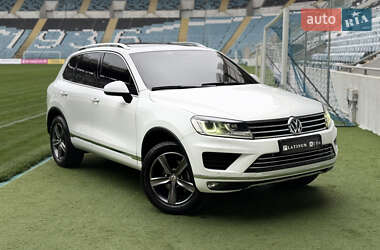 Позашляховик / Кросовер Volkswagen Touareg 2015 в Одесі