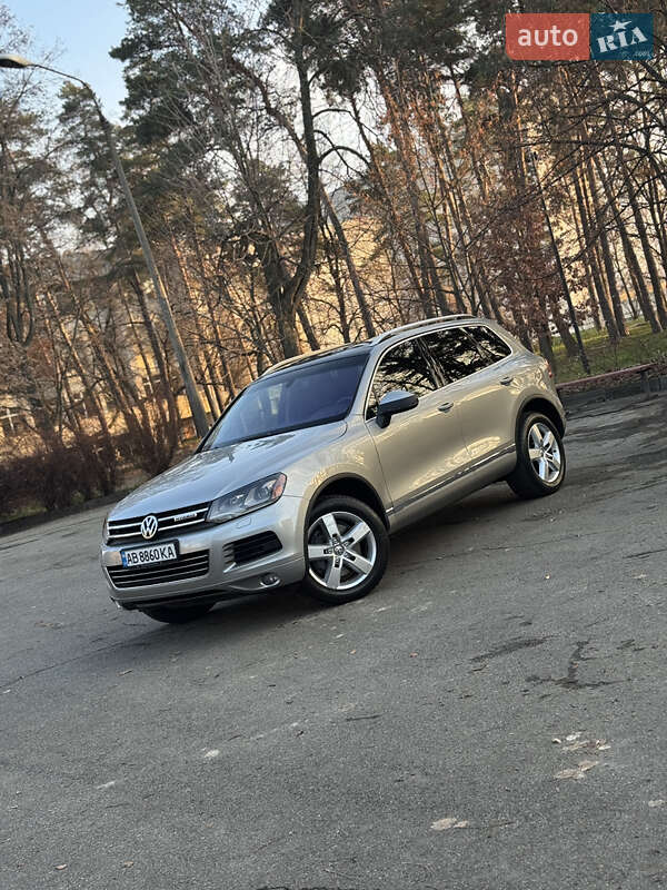 Позашляховик / Кросовер Volkswagen Touareg 2013 в Києві