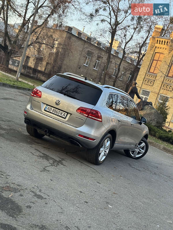 Позашляховик / Кросовер Volkswagen Touareg 2013 в Києві