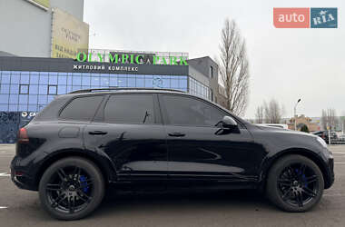 Внедорожник / Кроссовер Volkswagen Touareg 2014 в Киеве