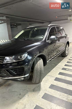 Внедорожник / Кроссовер Volkswagen Touareg 2015 в Черновцах