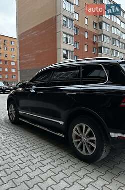Внедорожник / Кроссовер Volkswagen Touareg 2016 в Хмельницком