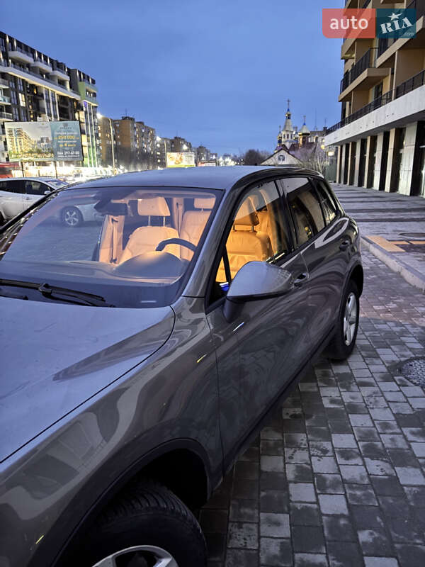 Позашляховик / Кросовер Volkswagen Touareg 2012 в Ужгороді