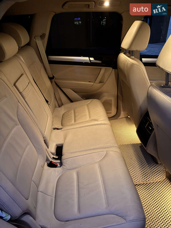 Позашляховик / Кросовер Volkswagen Touareg 2012 в Ужгороді
