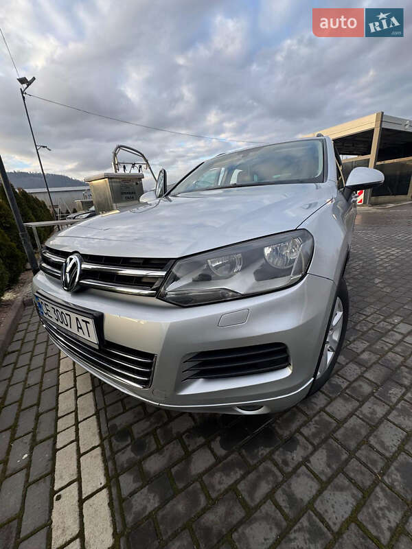 Позашляховик / Кросовер Volkswagen Touareg 2014 в Чернівцях
