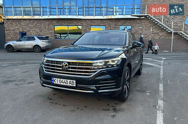 Внедорожник / Кроссовер Volkswagen Touareg 2020 в Киеве