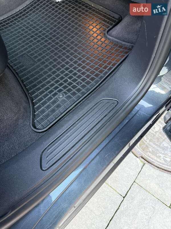 Позашляховик / Кросовер Volkswagen Touareg 2011 в Кам'янець-Подільському