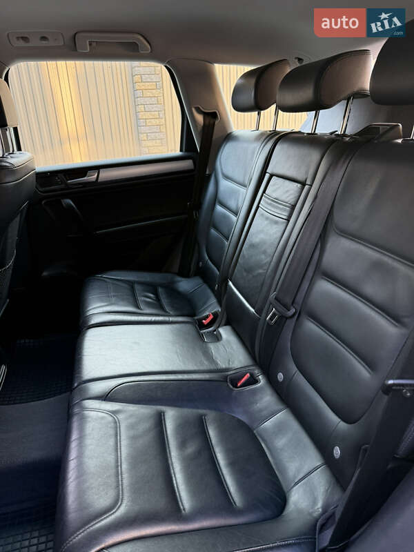 Позашляховик / Кросовер Volkswagen Touareg 2011 в Кам'янець-Подільському