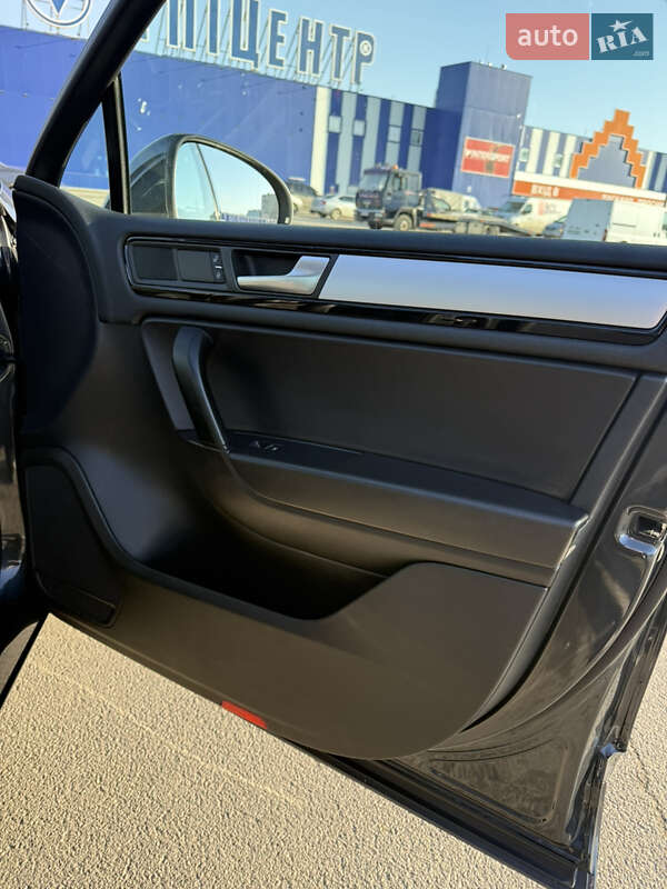 Позашляховик / Кросовер Volkswagen Touareg 2011 в Кам'янець-Подільському