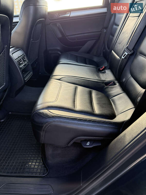 Позашляховик / Кросовер Volkswagen Touareg 2011 в Кам'янець-Подільському