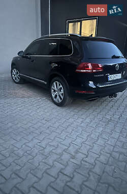 Внедорожник / Кроссовер Volkswagen Touareg 2013 в Ужгороде