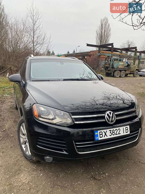 Позашляховик / Кросовер Volkswagen Touareg 2012 в Кам'янець-Подільському