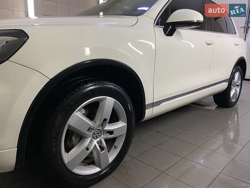 Внедорожник / Кроссовер Volkswagen Touareg 2011 в Умани