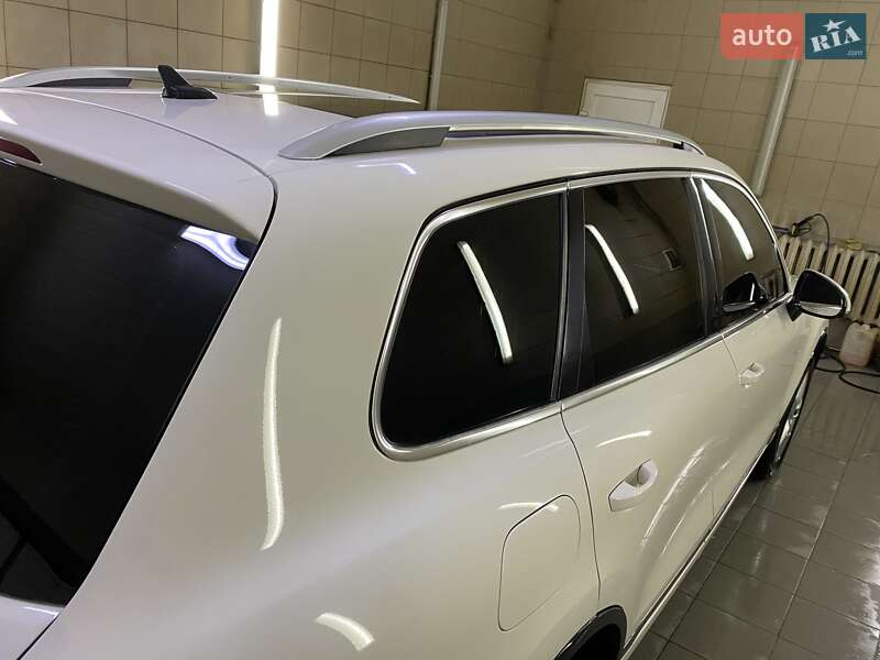 Внедорожник / Кроссовер Volkswagen Touareg 2011 в Умани