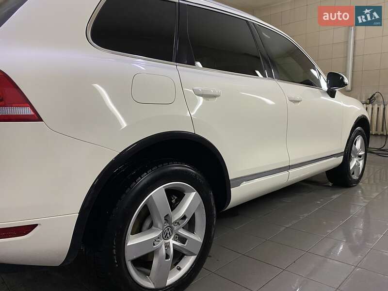 Внедорожник / Кроссовер Volkswagen Touareg 2011 в Умани