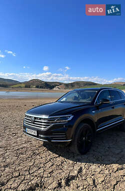 Позашляховик / Кросовер Volkswagen Touareg 2021 в Києві