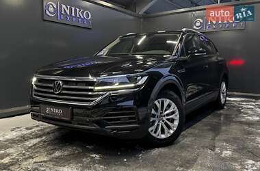Позашляховик / Кросовер Volkswagen Touareg 2020 в Києві