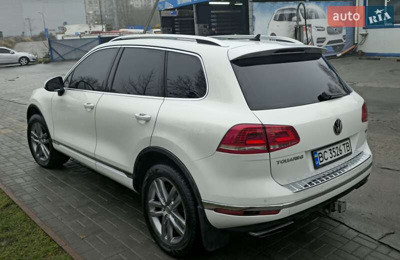 Внедорожник / Кроссовер Volkswagen Touareg 2014 в Львове