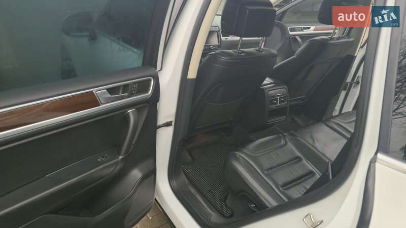 Внедорожник / Кроссовер Volkswagen Touareg 2014 в Львове