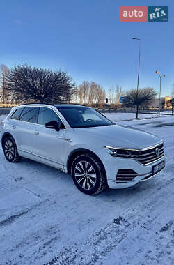 Внедорожник / Кроссовер Volkswagen Touareg 2019 в Киеве