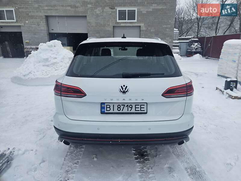 Позашляховик / Кросовер Volkswagen Touareg 2019 в Полтаві