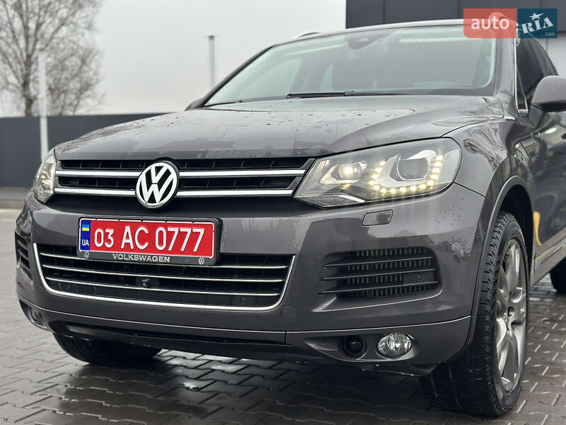 Внедорожник / Кроссовер Volkswagen Touareg 2011 в Владимире