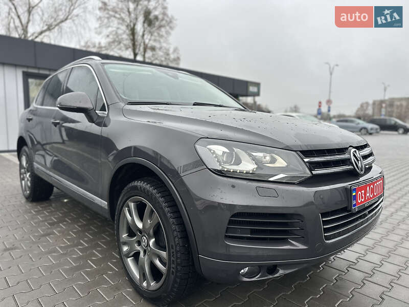 Внедорожник / Кроссовер Volkswagen Touareg 2011 в Владимире