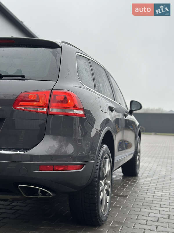 Внедорожник / Кроссовер Volkswagen Touareg 2011 в Владимире