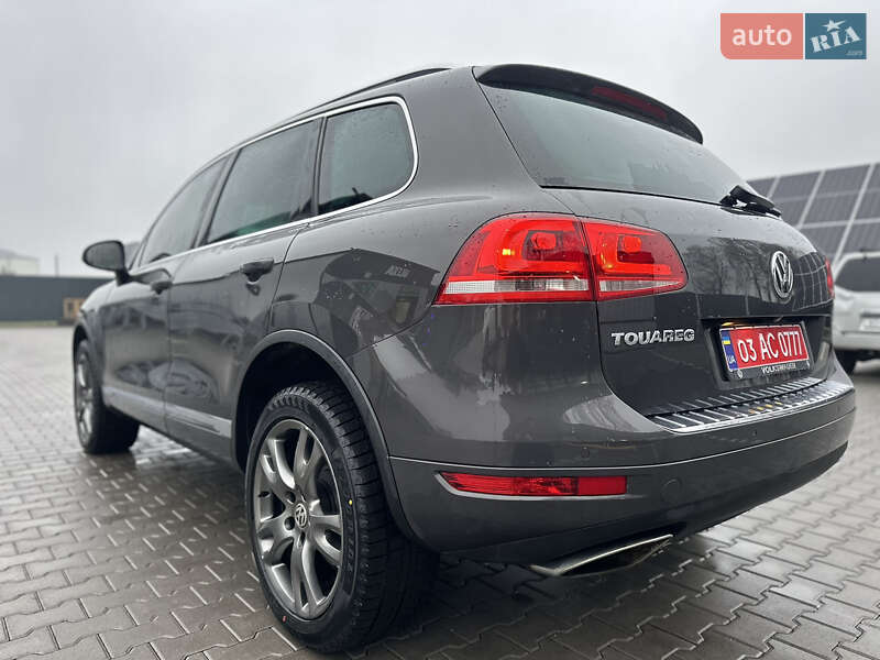 Внедорожник / Кроссовер Volkswagen Touareg 2011 в Владимире