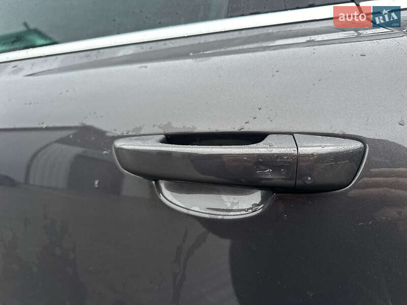 Внедорожник / Кроссовер Volkswagen Touareg 2011 в Владимире