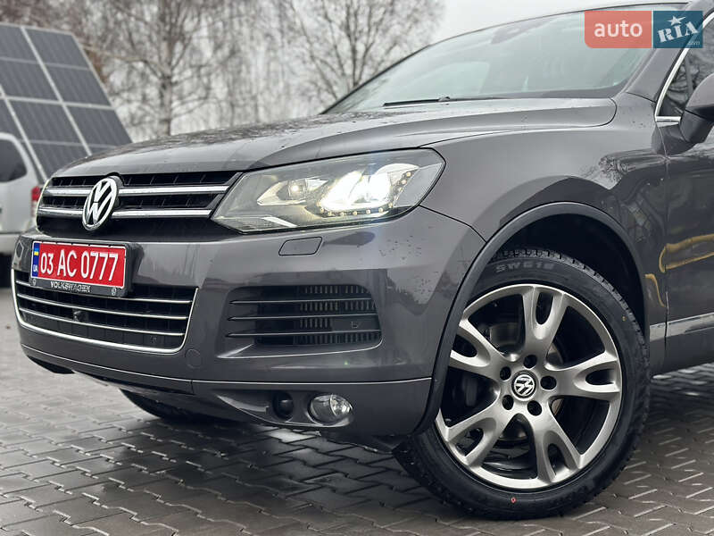 Внедорожник / Кроссовер Volkswagen Touareg 2011 в Владимире