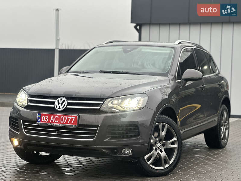 Внедорожник / Кроссовер Volkswagen Touareg 2011 в Владимире