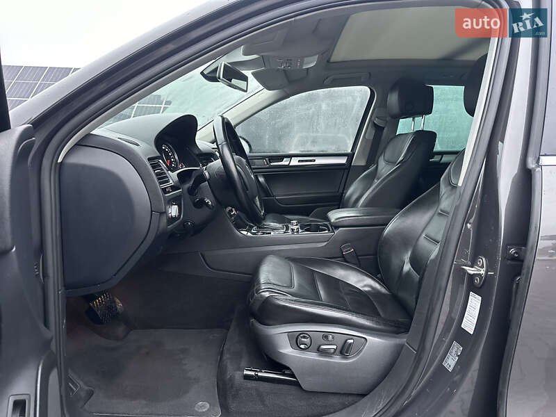 Внедорожник / Кроссовер Volkswagen Touareg 2011 в Владимире