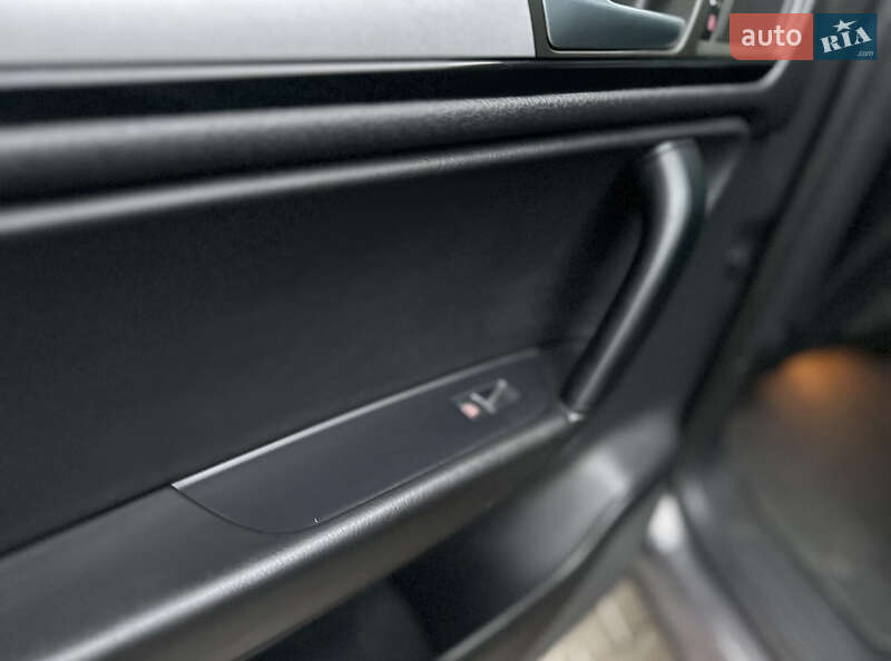 Внедорожник / Кроссовер Volkswagen Touareg 2011 в Владимире