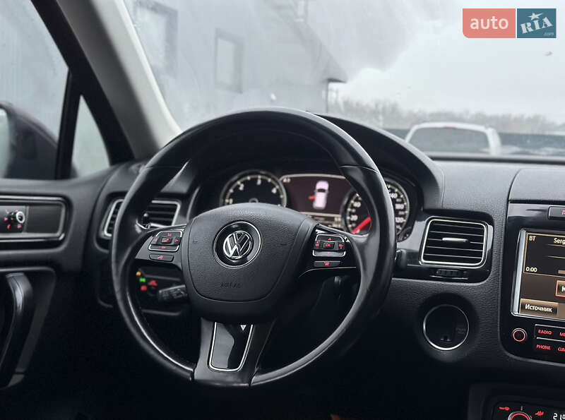 Внедорожник / Кроссовер Volkswagen Touareg 2011 в Владимире